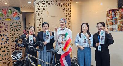 Iranian cyclists press conference with Thai journalists