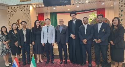 Joint meeting of the Iranian Ambassador with the Director of the Thammasat Institute of Regional Studies and the Al-Mustafa